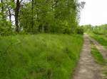 Bahndamm der ehemaligen Arnst�dter-Ichtersh�user-Eisenbahn kur vor Ichtershausen.
(Sommer 2006)  ...