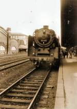 62 015 in Erfurt Hbf am alten Bahnsteig 1/2, um ...
