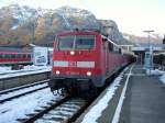 111 046-9 steht mit ihrer RegionalBahn nach Mittwenwald, steht in ...