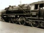 62 015 in Erfurt Hbf am Bahnsteig 1/2, um 1986 ...