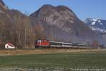 Re 4/4 11150 am 25.12.07 mit RE 3811 zwischen Tr�bbach ...