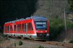 Im sauberen DB-rot erklimmen 648 118 und ein Schwestertriebzug als ...