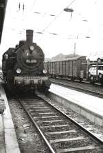 94 1292 im alten Erfuter Hbf um 1986, rechts ein ...