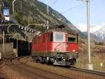 Re 4/4 II 11348 auf Solofahrt in der Wattingerkurve bei ...