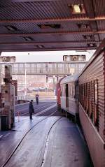 Ankunft Nachtzug mit Kurswagen aus u.a. Oslo in Helsongor 24-04-1993. ...