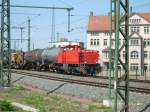 Eine Diesellok der Baureihe G 1206 zieht am 17.07.06 einen ...
