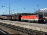 Eine BR 1144 steht mit einem G�terzug vom Brenner nach ...