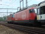 Stossende Re 460 und Re 4/4 II am IR Z�rich-Bern ...