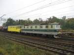 182 007-5 und 060DA-1020 fahren mit einem Kesselzug am 02.10.2007 ...