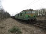 ET42-005 f�hrt mit einem G�terzug am 23.02.2008 durch Bydgoszcz.  ...