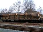 Sps(31854719233-2)steht mit beladenen Fichtenst�mmen ...  JohannJ 23.02.2008