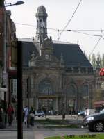 Au�enansicht des Bahnhofes der SNCF von Valenciennes. Im Vordergrund sieht ...