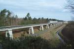 die Vorbeifahrt des Transrapids auf der Teststrecke im Emsland mit ...