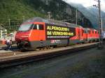 Die RE 460 Alpenqueren steht in Erstfeld am 08.09.07  ...
