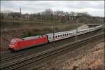 101 034 verbindet mit dem InterCity 2027, von Hamburg-Altona nach ...
