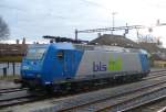 BR 185 Lokportaits bls - E-Lok 185 527-9 in den bls Farben abgestellt in Neuchatel am 19.01.2008