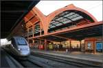 strasbourg-strasburg Die Bahnsteighallen des Bahnhofes Stra�burg im Abendlicht. Der TGV brachte mich sehr p�nktlich zur�ck nach Stuttgart. Zuhause war ich dann sogar eine halbe Stunde fr�her als geplant. �berhaupt waren alle Z�ge die ich letzte Woche nutzte, exakt fahrplanm�ssig unterwegs, wenn nicht etwas mit zu fr�her Ankunft an den Bahnh�fen. 06.03.2008