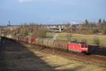 BR 185 mit Zugen 185 115 mit einem gem. G�terzug Richtung Karlsruhe kurz nach Neulu�heim, 12.03.08.