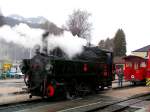 zillertalbahn Lok3 wird an die bereitstehenden Wagen f�r den Winterdampfsonderzug Nr.211 gekuppelt; 080312