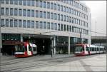 rnv-oeg-heidelberg-ludwigshafen-mannheim Stra�enbahnverkehr nahe der Haltestelle Berliner Platz in Ludwigshafen. Die Bahn links kommt von der Konrad-Adenauer-Br�cke her. Am Ende der Abfahrtsrampe von dieser Br�cke wird dieser Neubau durchfahren. 08.03.2008 (Matthias)