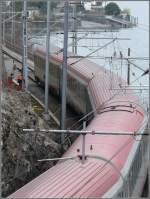 Personenwagen Der EC Vorarlberg biegt in den Stutztunnel ein bei M�hlehorn. (10.03.2008)