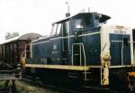 BR 365 365 185-8 stellt Anfang der neunziger Jahre in Einbeck-Mitte einen G�terzug nach Kreiensen zusammen.