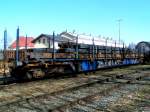 Rbs3_8184(NL-VTGD)3509406-0, ist mit Breitflanschträgern beladen und wartet auf die Entladung; ... Rbs3_8184(NL-VTGD)3509406-0, ist mit Breitflanschträgern beladen und wartet auf die Entladung; ...