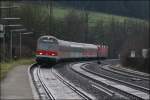 RB91 (RB 39166) Ruhr-Sieg-Bahn f�hrt in Littfeld ein. Schiebelok ist ...