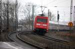 Elegant dr�ckt 101 014-9 ihren Intercity durch die Scheppacher Kurve. ...