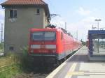 143928 mit einer RB in Halle(S)Hbf.  ...