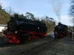 Die Dampflokomotiven 99 773 der Fichtelbergbahn und 99 787 der ...