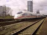 br-403-ice-3 Doppeltraktion ICE3 (Br 403) f�hrt durch K�ln-Messe/Deutz in Richtung Frankfurt-Flughafen. 29.03.08