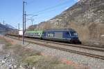 re-465-bls Re 465 017-2 mit Rollender Landstrasse zwischen Visp und Brig, am 29.3.08. Zu beachten ist, dass sich auf dem gesammten Zug nur zwei Lastwagen befanden.