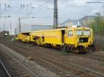 Stopfmaschinen Eine WSM 08-475/4S der Firma J. Hubert steht abgestellt im Bf Recklinghausen S�d. 31.3.08