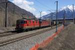 re-10-10-re-4-4-und-re-6-6 Re 4/4 II 11332 und Re 6/6 11628 am 29.3.08 mit einem Containerzug zwischen Brig und Visp.