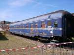 Schlaf- und Speisewagen Dieser Schlafwagen stand auf dem Gel�nde des Bw in Halle/Saale zum Sommerfest am 14.07.07. Er hat auch schon bessere Tage gehabt! 