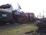 schwarzenberg-erzg-museum 52 8075-5 bei der Ausfahrt aus dem Bahnhof Markersbach, 30.M�rz 2008.