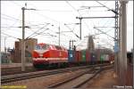 BR 229 Das MEG-U-Boot mit der Nummer 301 braust am Nachmittag des 30.03.08 mit einem Containerzug Richtung Leipzig durch den Bf Oschatz. Klar, es ist nur ein Sichtungsbild, aber ich war ja eigentlich auch wegen der Schmalspurbahn auf dem Oschatzer Bahnhof, dieses Bild entstand nur nebenbei. Aber ein U-Boot nimmt man doch mit.