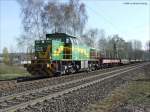 Lok 403 der Dortmunder Eisenbahn passiert den B� Gelsenkirchen Bismarck ...