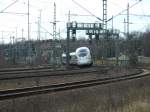 Ein unbekannter ICE 3. Generation legt sich am 11.3.08 in ...
