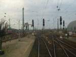 Blick auf die Signale des Bahnhofs Hamburg-Altona von 115 307-1. ...