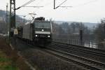 MRCE 185 573-3 am 16.03.2008 vor leeren Autozug in Bad ...