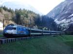 Re 460 020 mit IR nach Locarno bei Intschi am ...