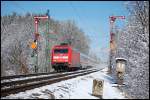 101 063-6 am winterlichen Morgen des 24.03.08 mit IC 2160 ...
