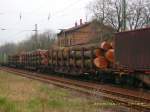 3 beladene Baumstammtransportwagen hingen ...  Martin Schneider 15.04.2008
