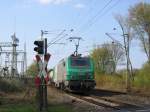 SNCF Fretchen 437010 mit Containern --> KOPL 

13.04.2008 D�sseldorf,Km 28,190 ...