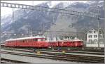 rote-pfeile RAe 4/8 1021 und Be 4/4 513 sind beide rot, aber fahren auf unterschiedlicher Spurweite und liegen auch im Alter einiges auseinander. Treffen in Chur (09.04.2008)