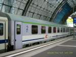 berlin-hauptbahnhof-lehrter-bahnhof Ein 2.-Klasse-Wagen, eingereiht im Berlin-Warschau-Express, steht am 09.04.08 im Berliner Hbf.