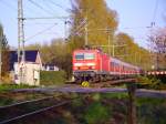 BR 143 mit Zugen 143 229-3 kurz hinter Elmshorn mit der RB nach Itzehoe. 21.04.08