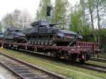 guterwagen Rgs-uu(31813916922-7) beladen mit zwei ULAN, Bhf. RIED i.I.;080423